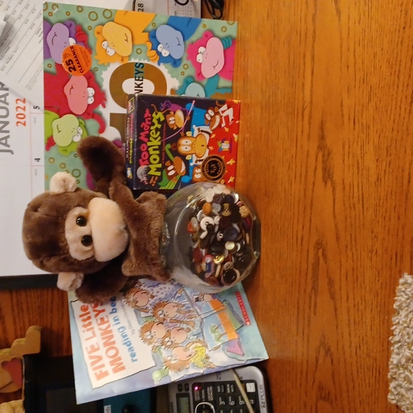 5/10 Little Monkeys  books/game/hand puppet - Picture 1 of 11